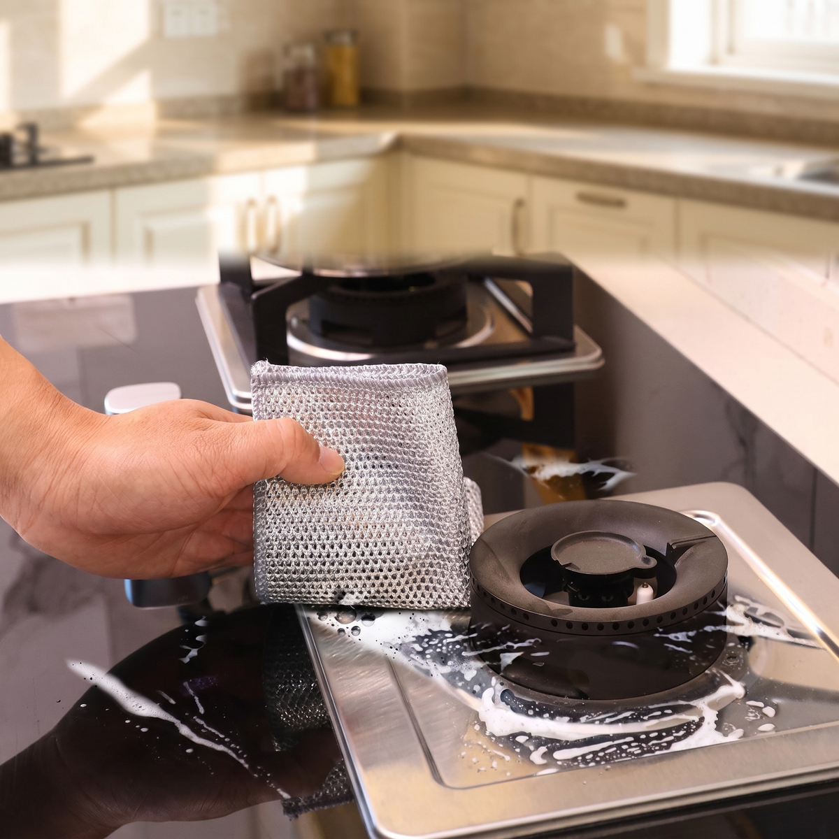 Lustra - nettoie sans rayer la plaque de cuisson